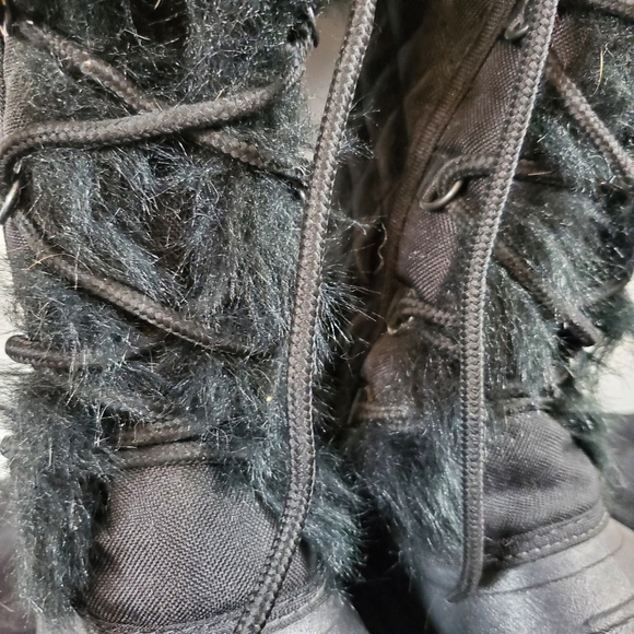 Winter Spirits Black Faux Fur Winter Boots, size 7, slight damage - Picture 5 of 11